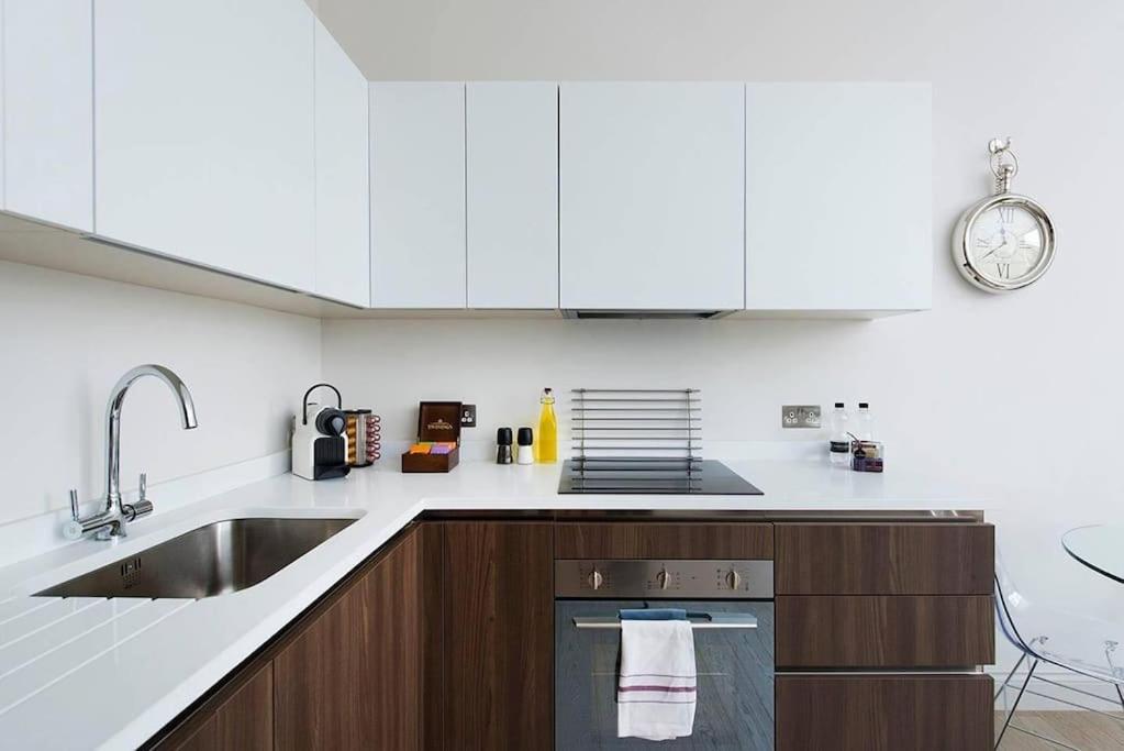 Appartement Recently Redecorated Bright 1br Near Shepherds Bush With Parking Soa Londres